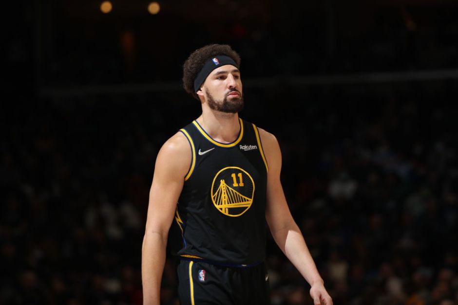 不甘示弱地 不甘示弱地